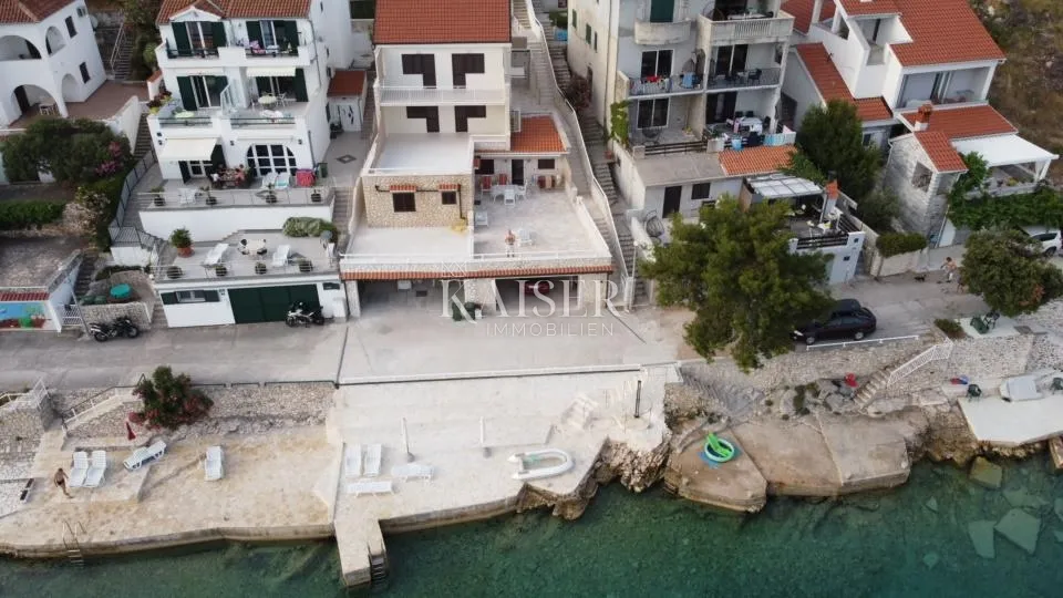 šibenik - kuća prvi red do mora - slika 10