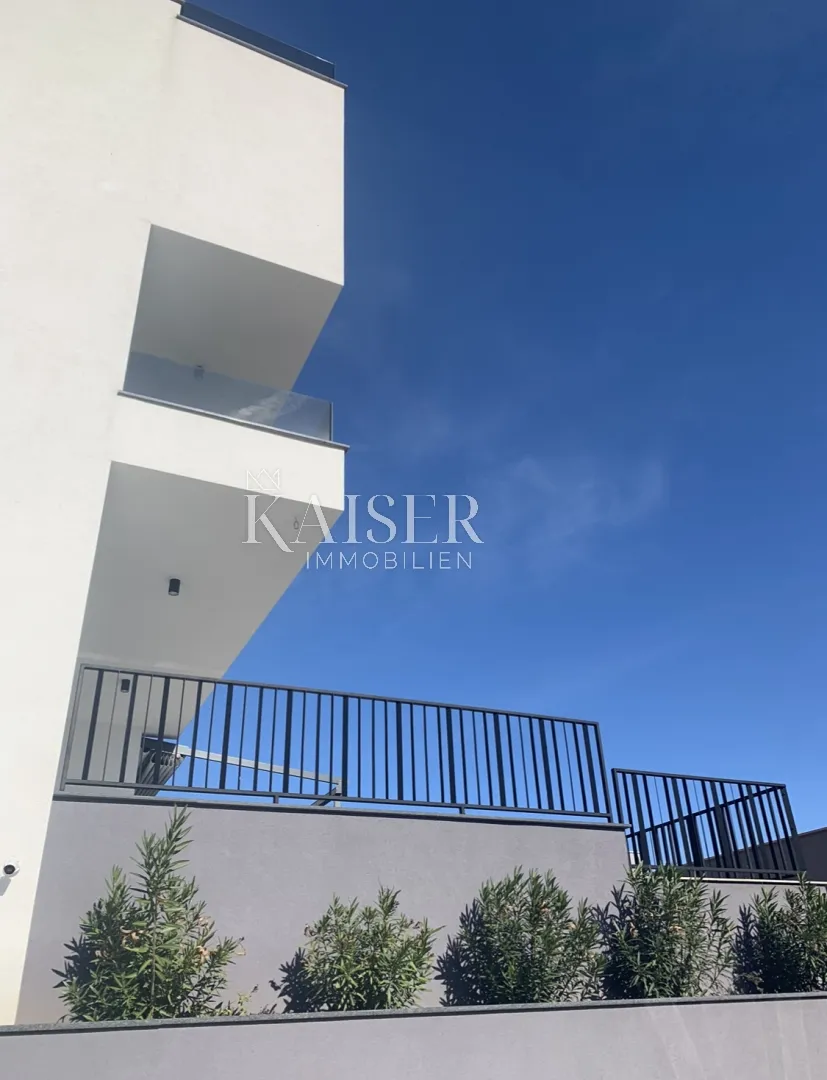 opatija - luksuzan stan 150 m2 s pogledom na more i okućnica 100m2 - slika 3