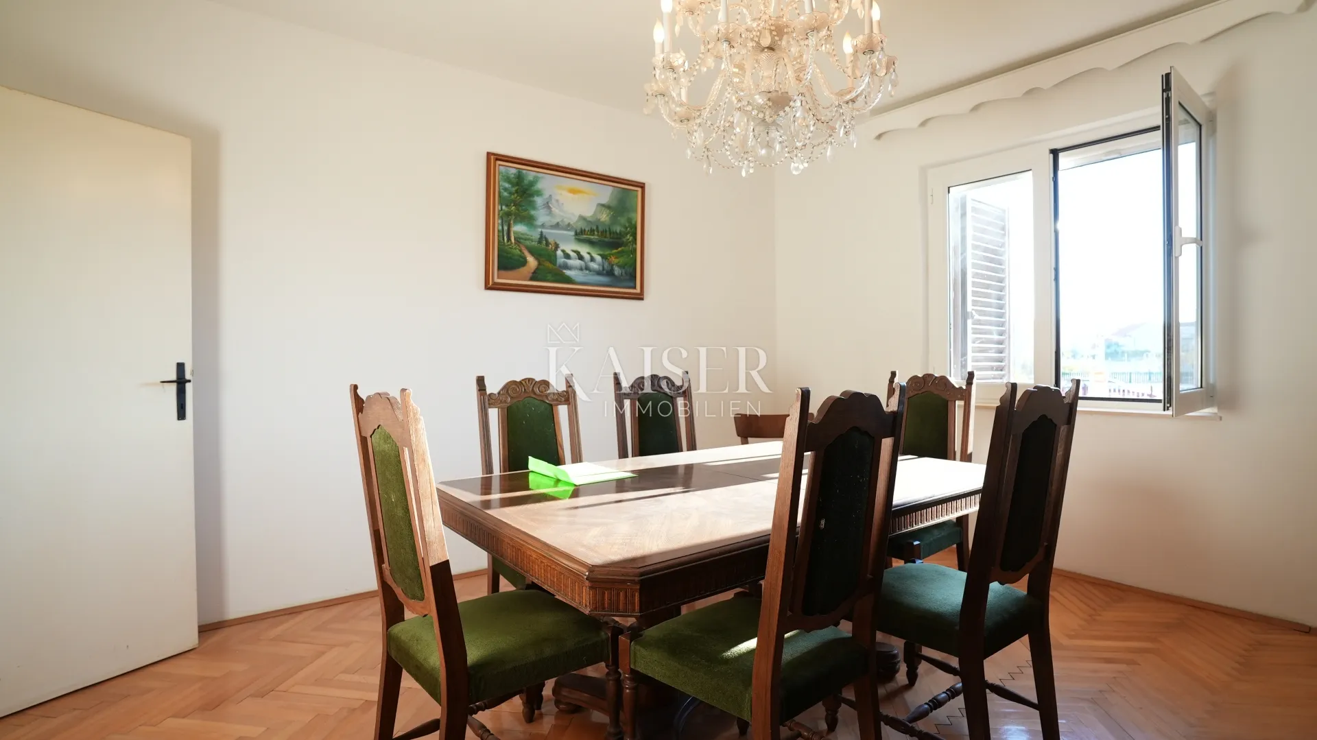 kuća sa dva stana 264m2 prvi red do mora - slika 9