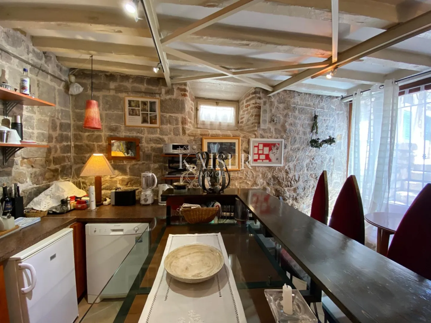šibenik, stari grad - stan s kraljevskim pedigreom i tajnim prolazom 108m2 - slika 12