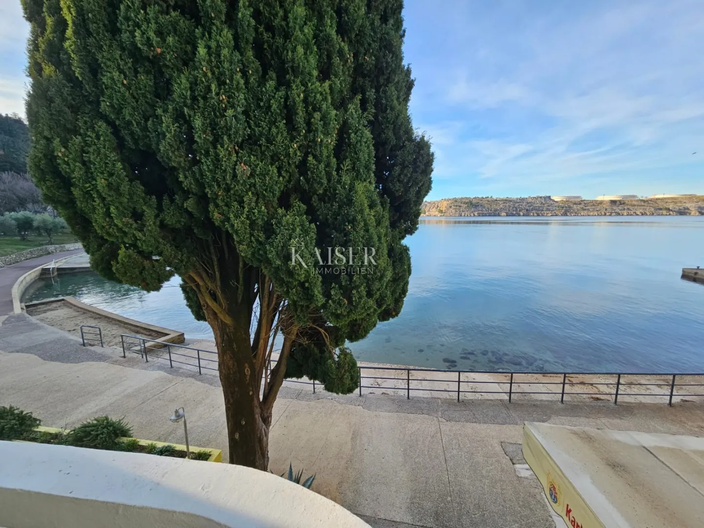 otok krk, omišalj - pansion 1. red do mora - slika 5