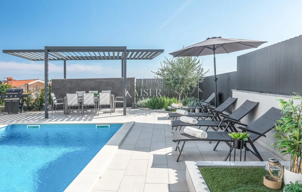 medulin - luksuzna kuća 150m od mora, 270m2, pogled na more - slika 9