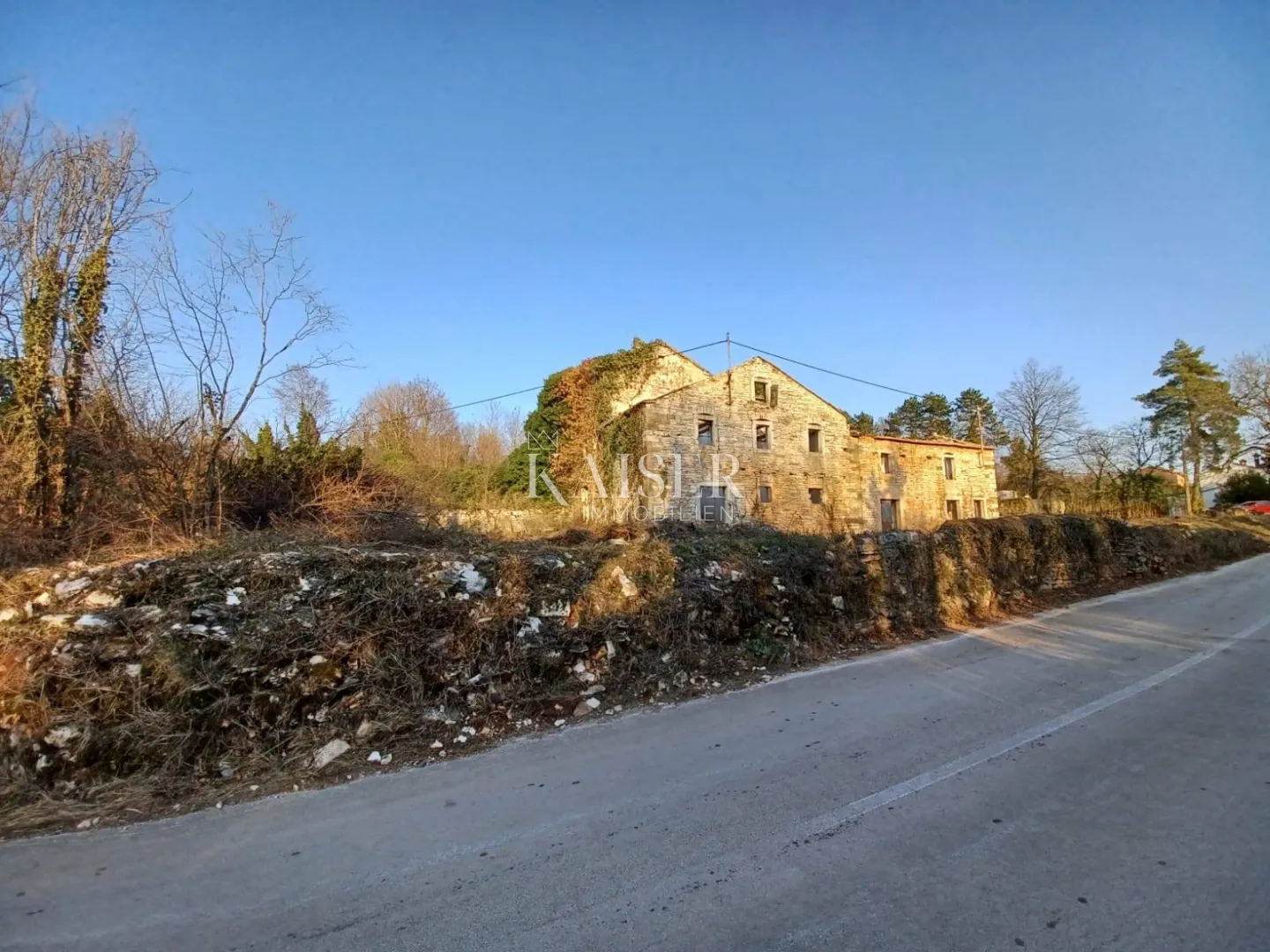 istra, grožnjan, okolica - građevinsko zemljište 1.000m2, sa ruševnim starinama - slika 3