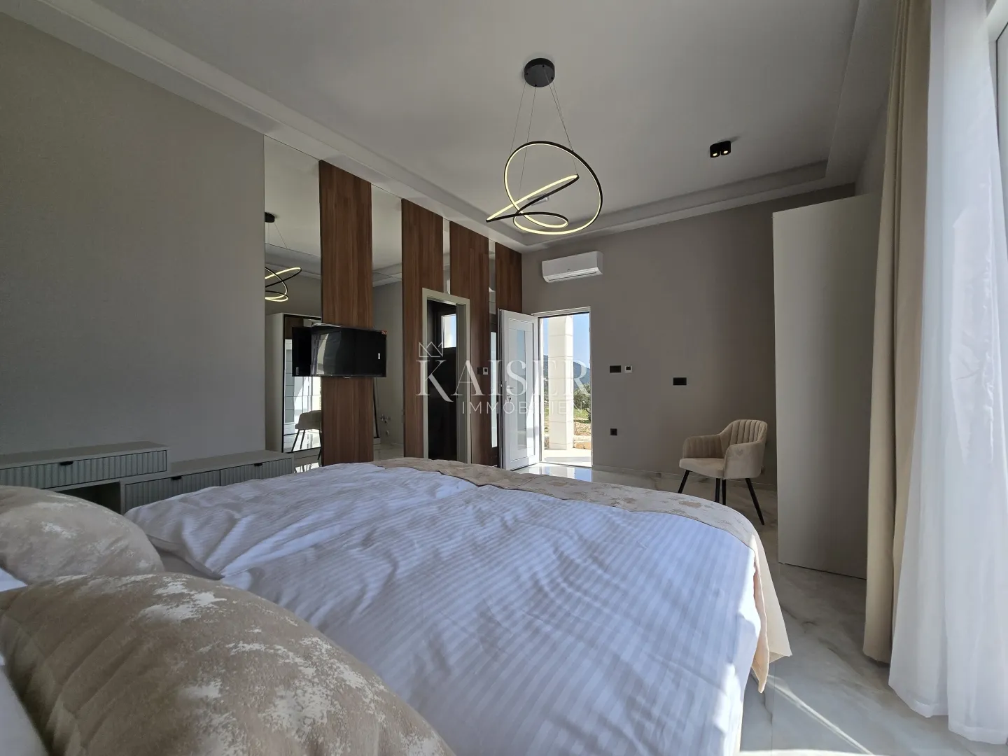 rogoznica- lukszuzna vila sa bazenom i teniskim terenom na 20000m2 - slika 129
