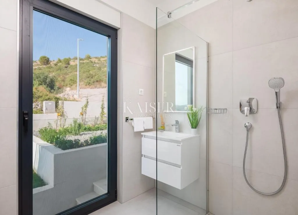 šibenik-rogoznica – moderna luksuzna vila s panoramskim pogledom na more i infinity bazenom - slika 29