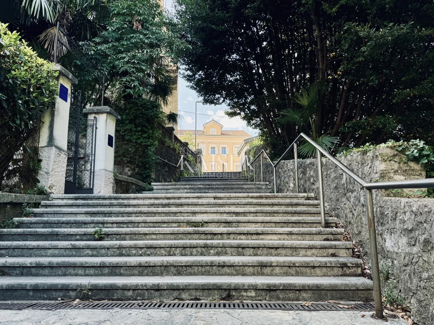 opatija – garsonijera od 15 m2 u centru, 1. red do mora - slika 13