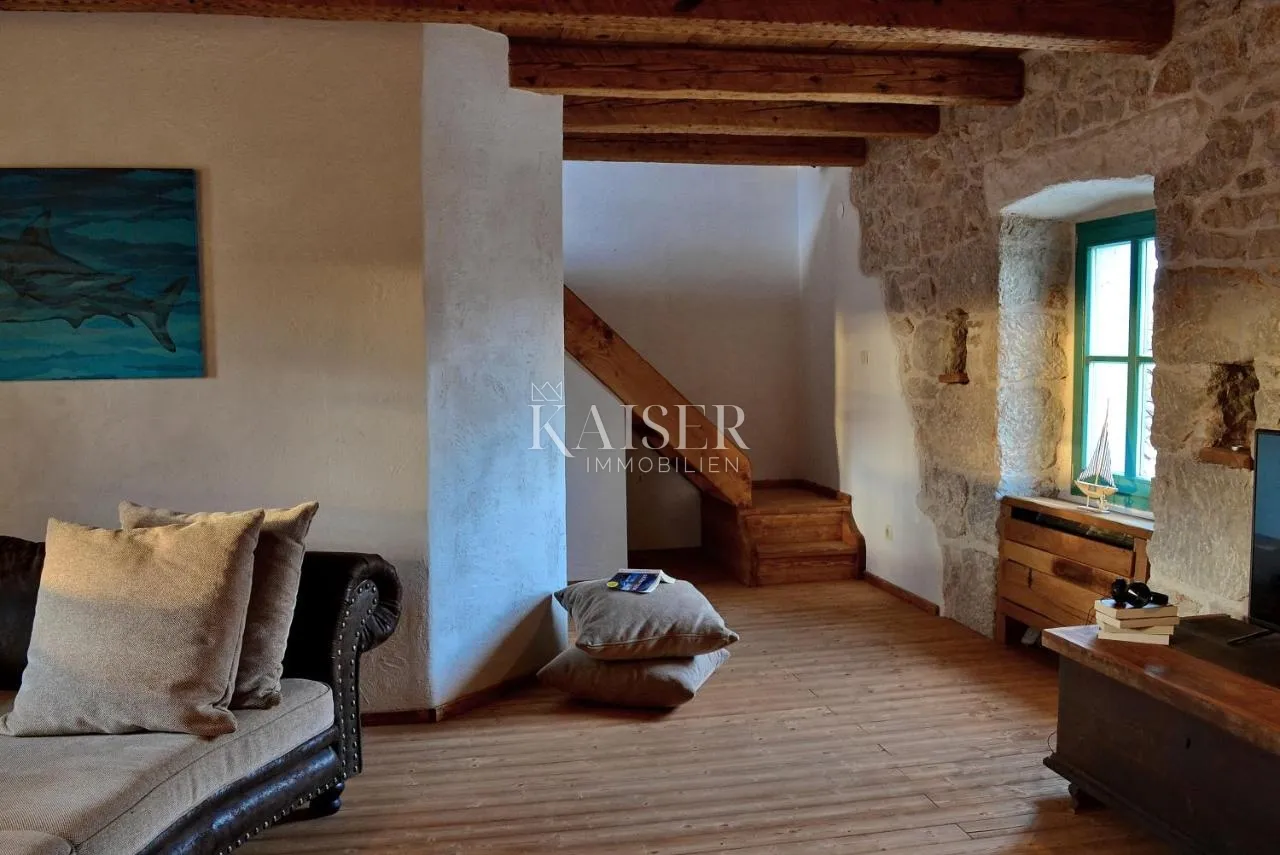 otok krk, malinska- kamena kuća 120m2 s bazenom - slika 14