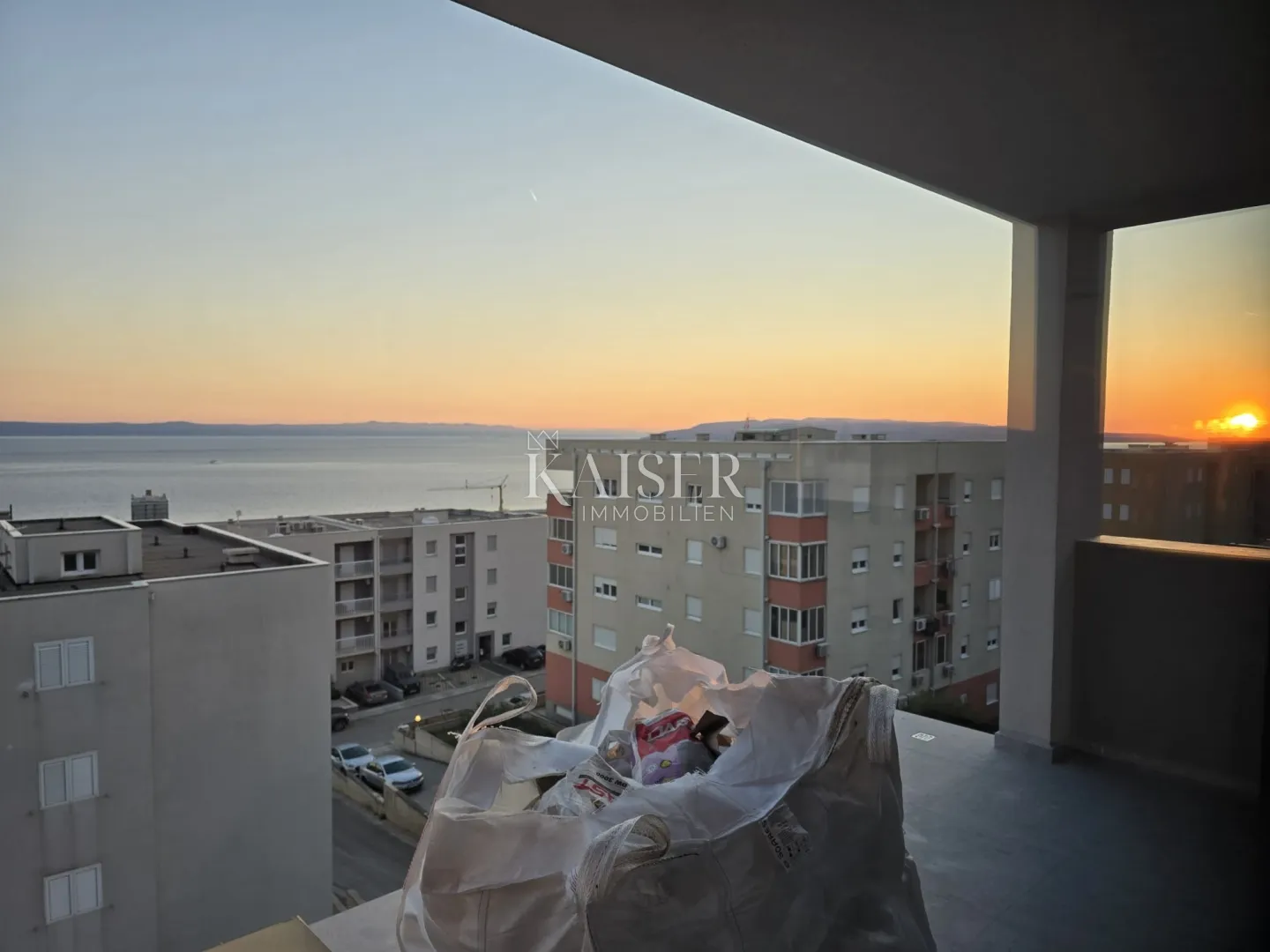 makarska - komforan dvosoban stan s velikom lođom u novogradnj 800m od mora - slika 13