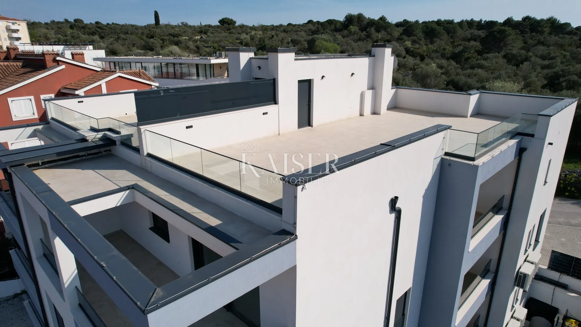 okrug gornji, čiovo - luksuzni penthouse s krovnom terasom i panoramskim pogledom na more - slika 4