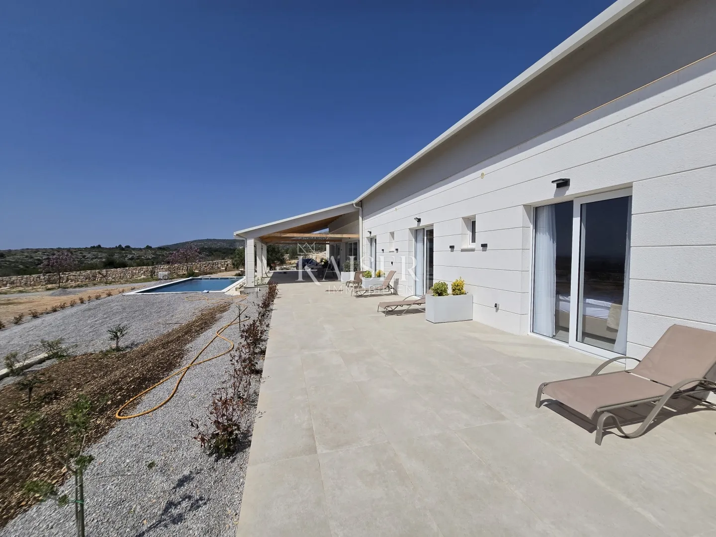 rogoznica- lukszuzna vila sa bazenom i teniskim terenom na 20000m2 - slika 142
