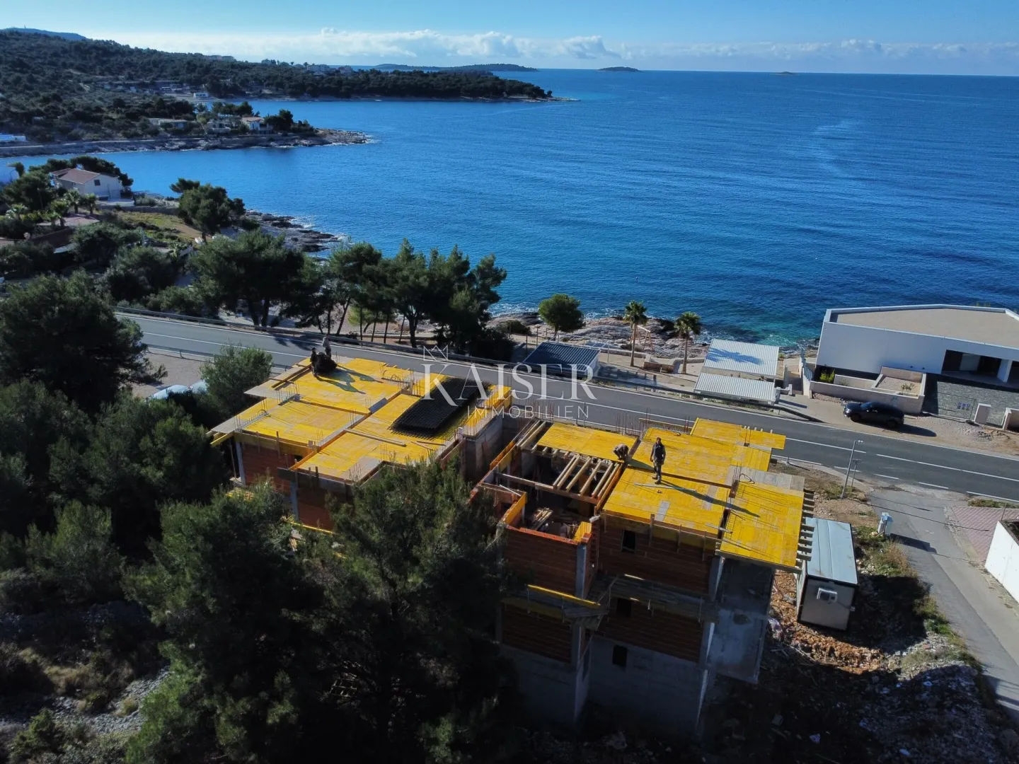 Primošten - Ekskluzivan stan na prvom katu, 20 m od mora s prostranom terasom