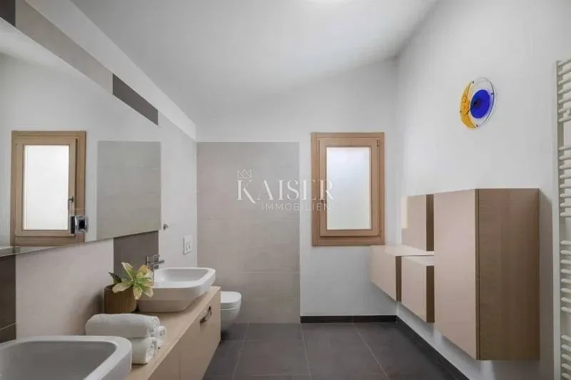 šibenik-žaborić – luksuzna vila 358 m² s bazenom, konobom i panoramskim pogledom - slika 34