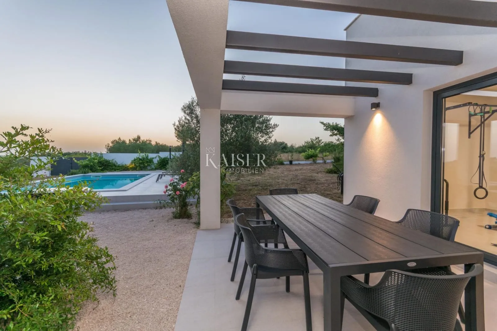 zadar -luksuzna vila s bazenom u oazi zelenila - slika 16
