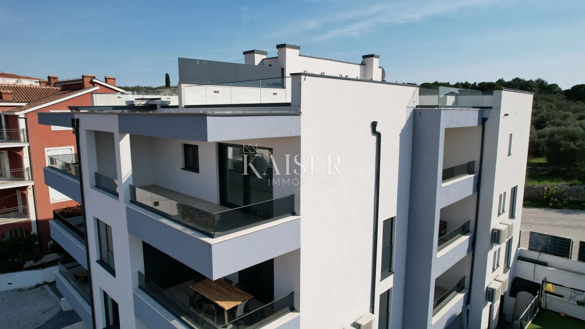 okrug gornji, čiovo - luksuzni penthouse s krovnom terasom i panoramskim pogledom na more - slika 5