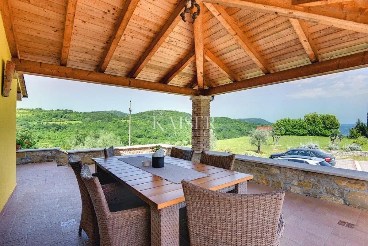 istra, pazin okolica - kuća 270m2 sa bazenom i prekrasnom okućnicom - slika 20