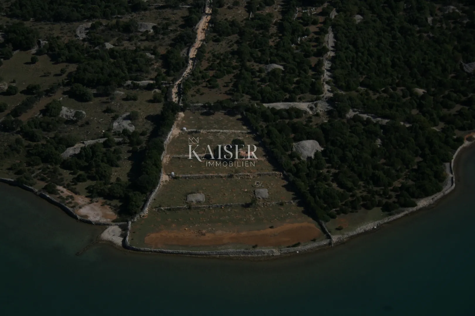 cres, osor – zemljište 7.000 m2 uz more s ruševinom - slika 11