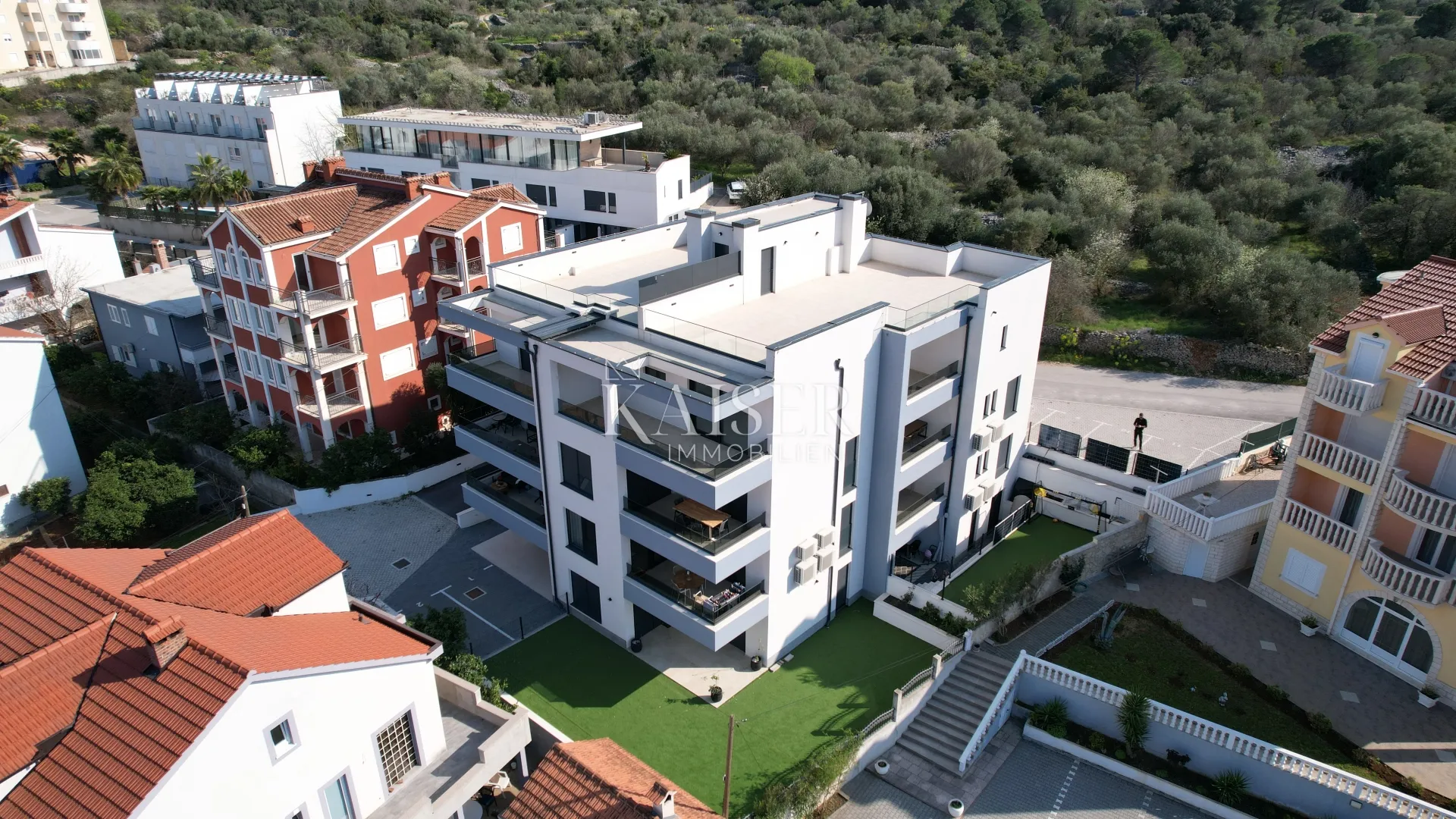 okrug gornji, čiovo - luksuzni penthouse s krovnom terasom i panoramskim pogledom na more - slika 2