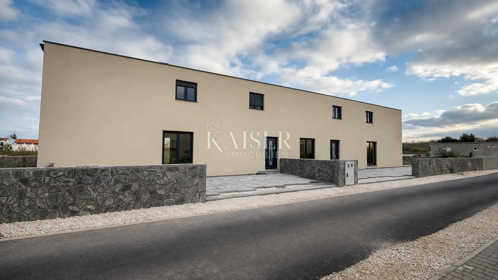 Zadar, Privlaka – nova kuća s dvorištem, 600 m od mora