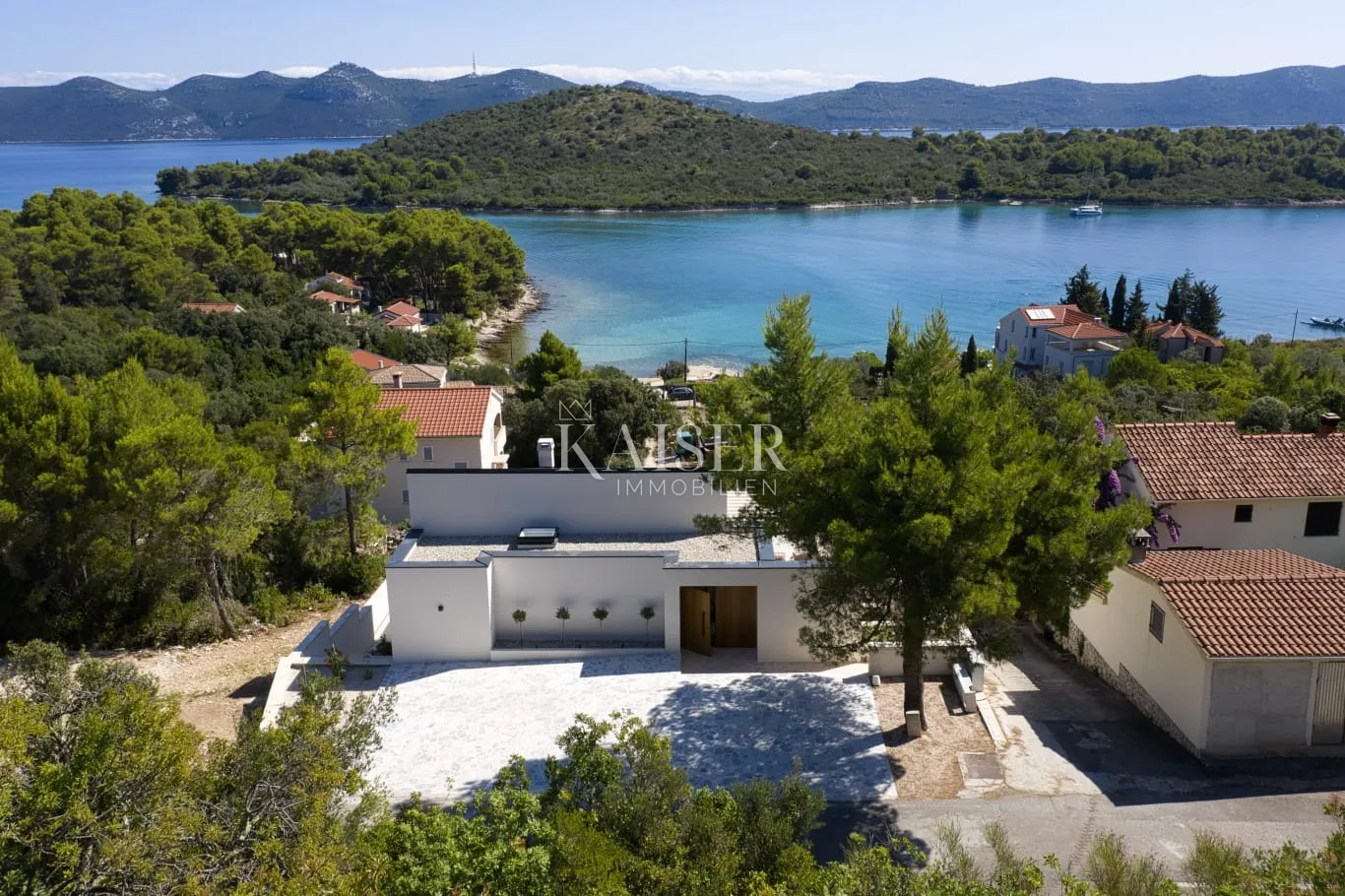 luksuzna vila s infinity bazenom i pogledom na more - slika 50