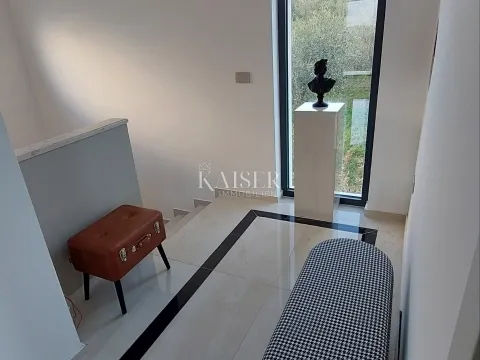istra - buje, vila sa casinom, kinom i vinskim podrumom - slika 14