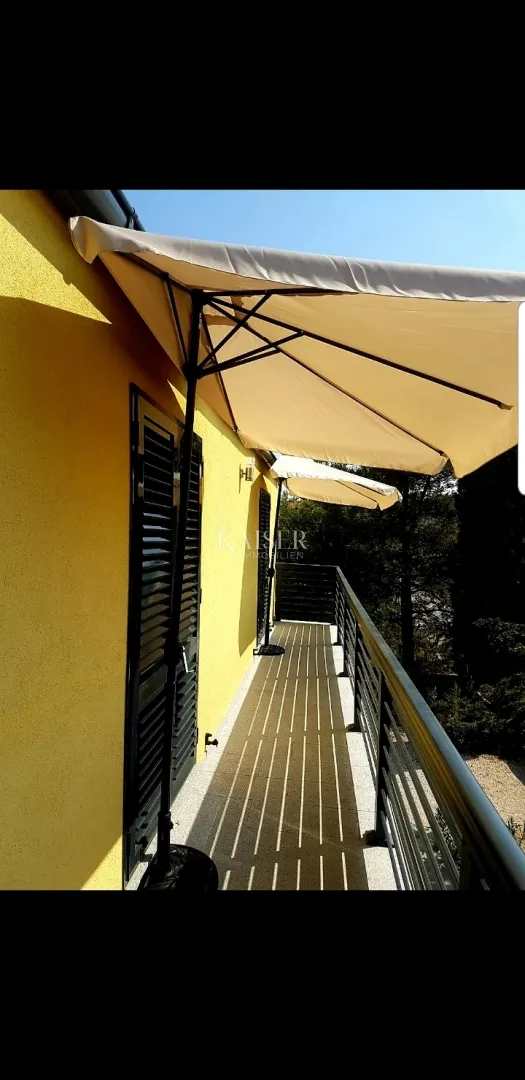 otok vir- kuća 220m2 ,s 3 apartmana - slika 8