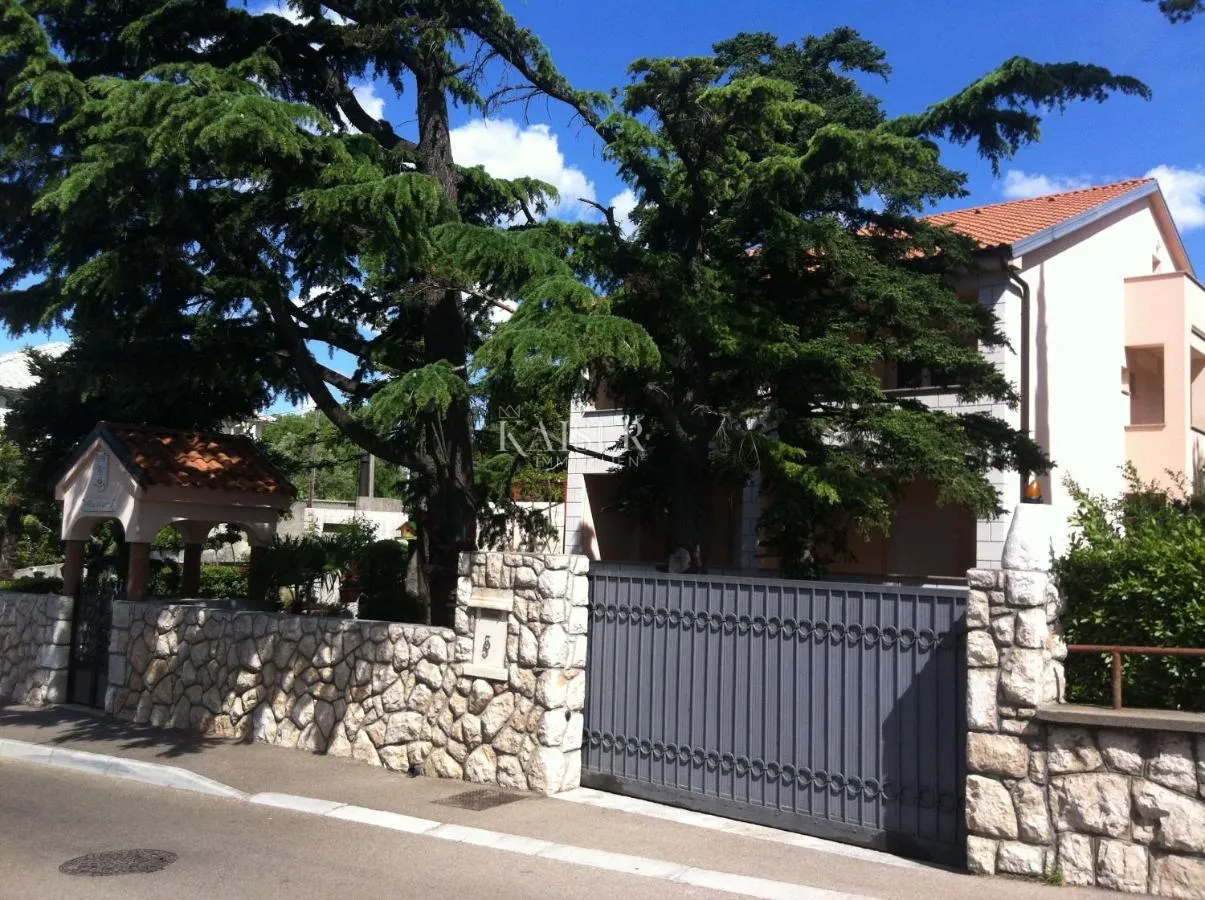 novi vinodolski - kuća sa 8 apartmana u blizini mora - slika 19