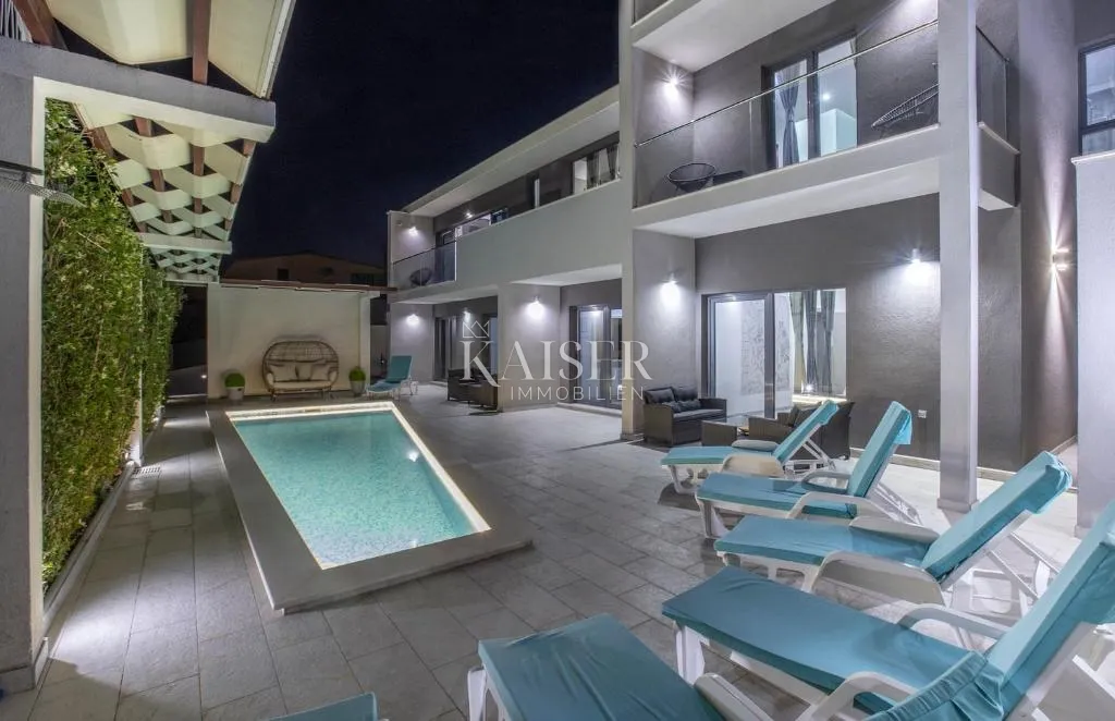 šibenik-rogoznica – luksuzna vila s bazenom, 4 apartmana, tradicionalnom konobom i panoramskim pogledom na more - slika 4