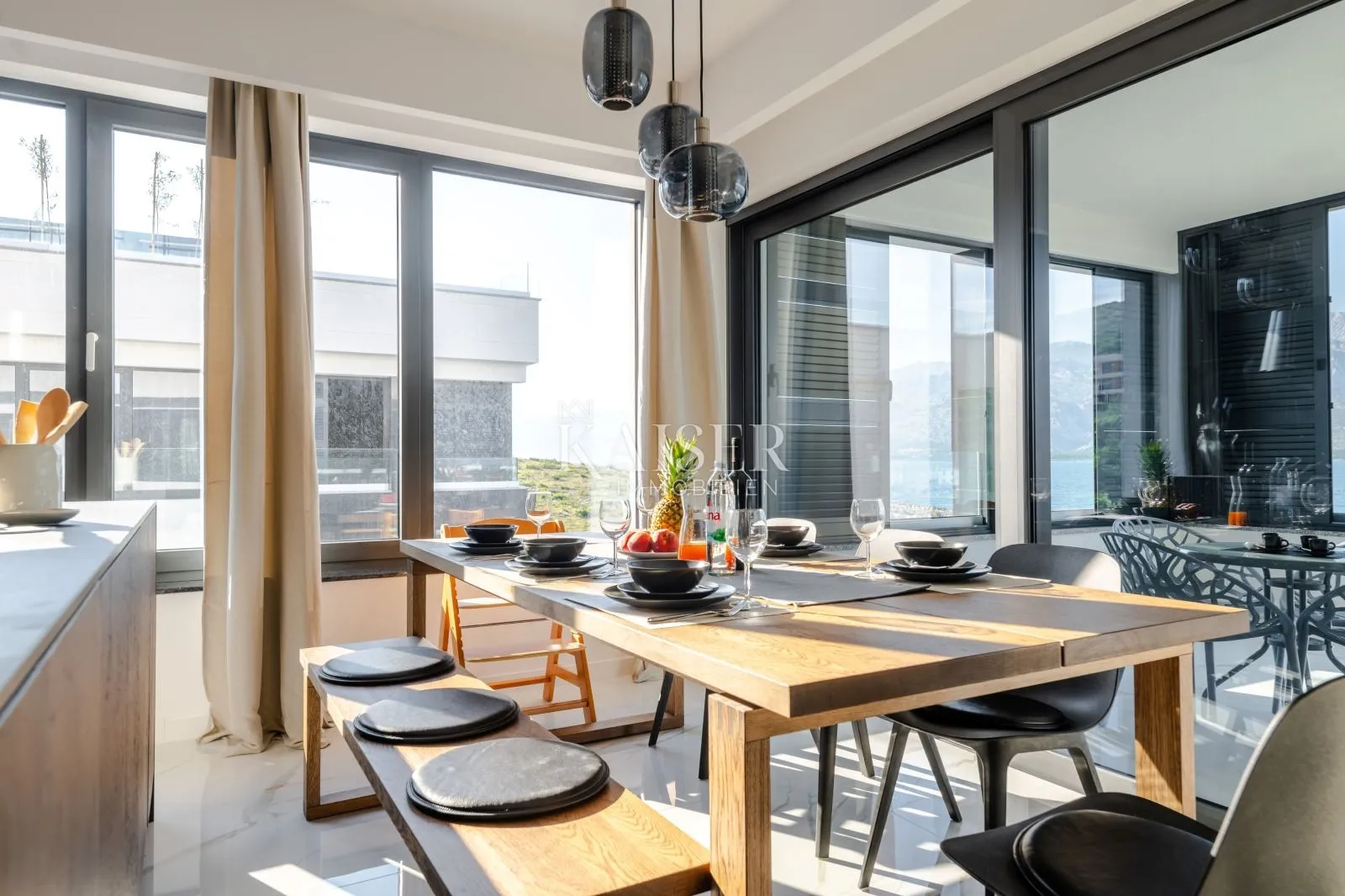penthouse s očaravajućim pogledom na more i planine - slika 11