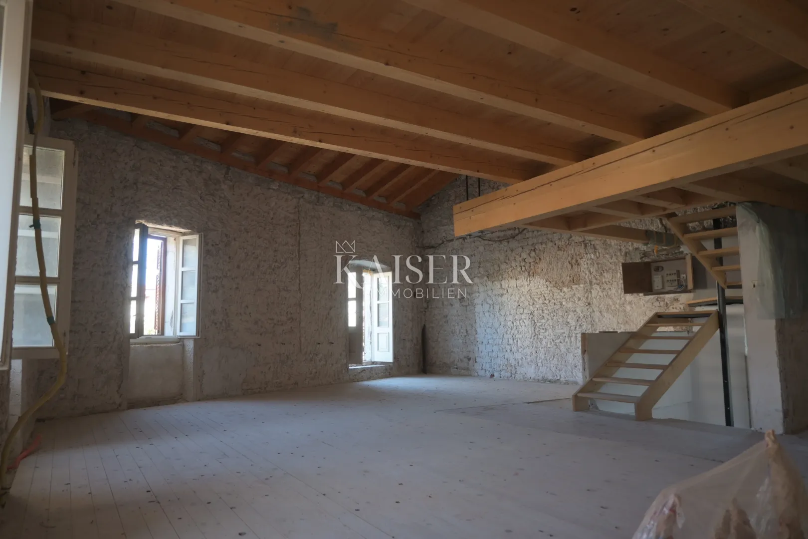 otok cres-lošinj, osor, troetažni stan 148 m2 - slika 7