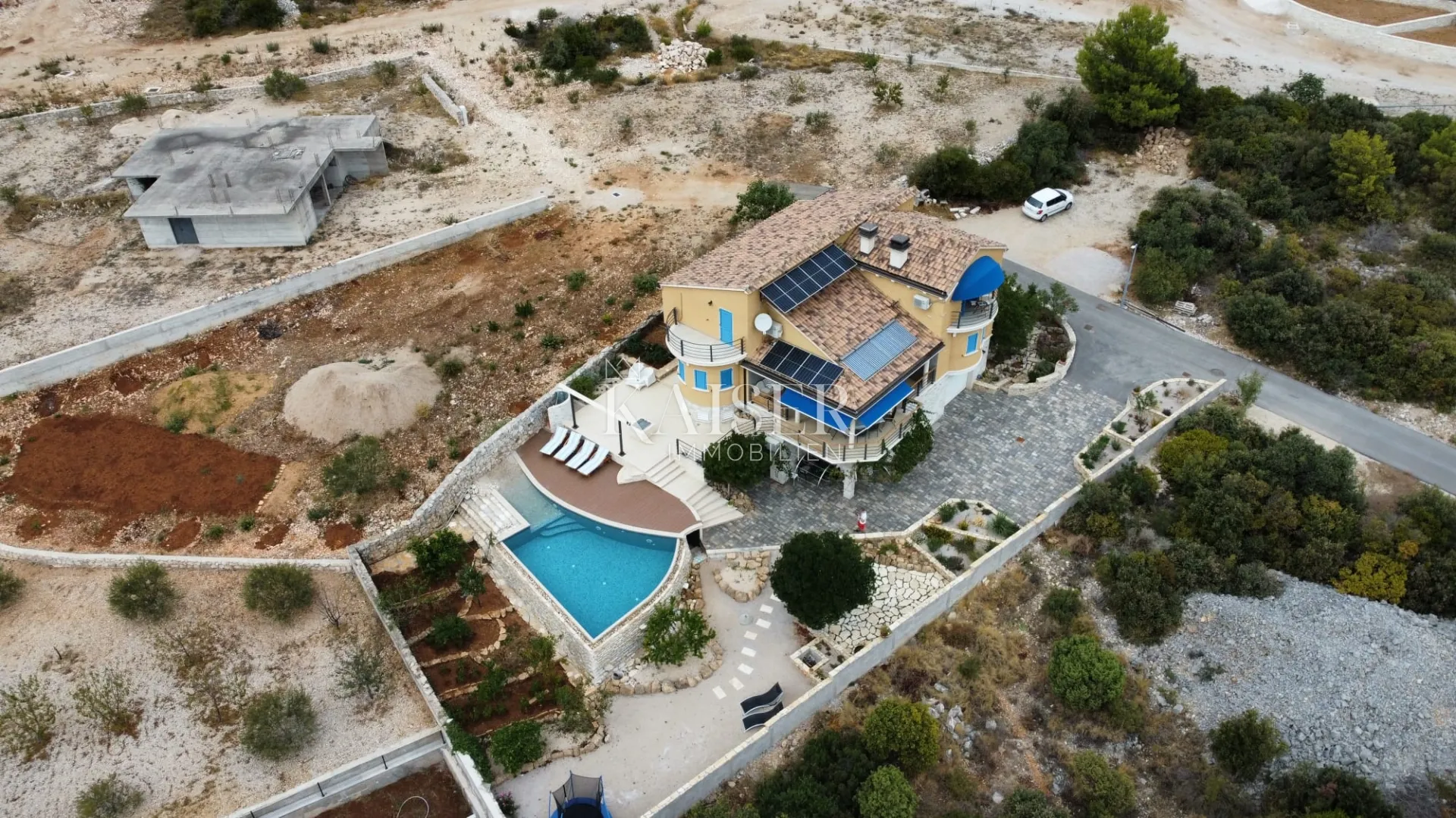 šibenik, brodarica - vila s bazenom i pogledom na more - slika 9