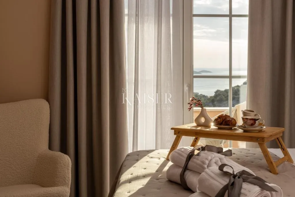 šibenik-rogoznica – ražanj: autentična vila 230 m² s bazenom, pogledom na more i luksuznim interijerom - slika 25