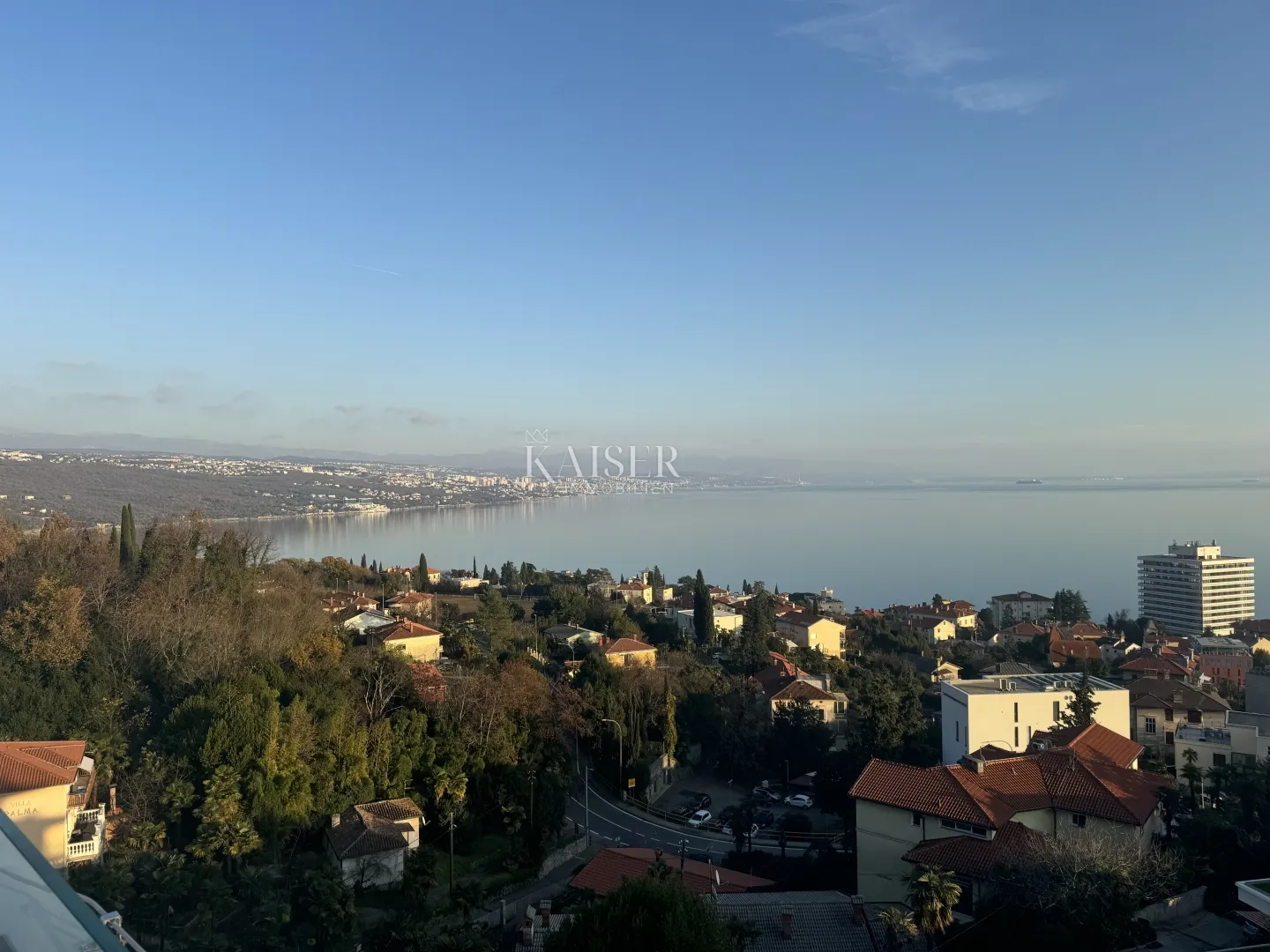 Opatija, penthous s pogledom i krvonom terasom s bazenom