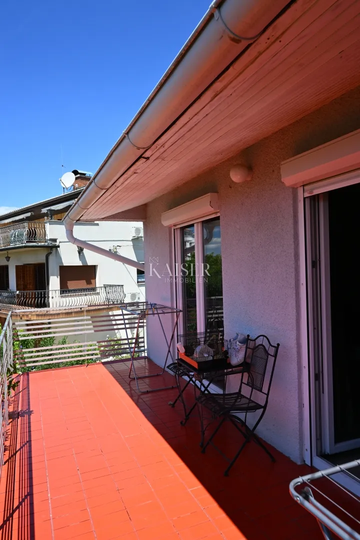 crikvenica - trosoban stan sa velikom okućnicom - slika 69