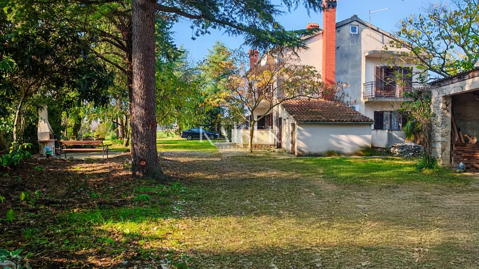 istra,poreč- kuća 200m2 s građevinskom parcelom 2600m2 - slika 9