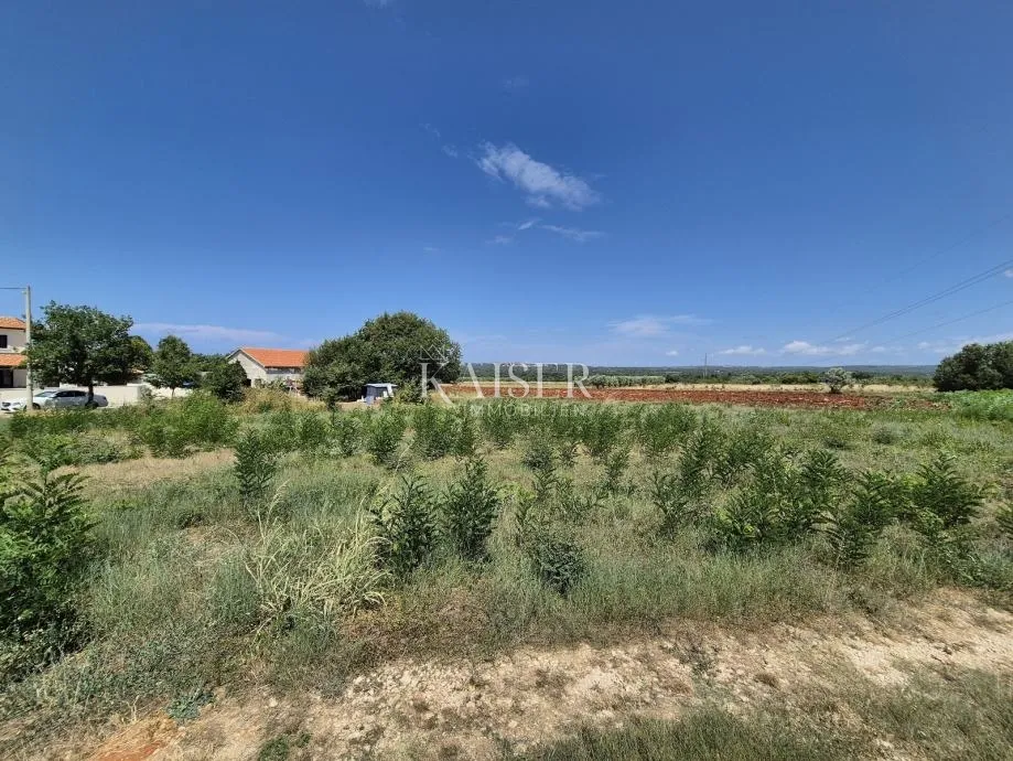 Istra, Poreč - građevinsko zemljište 3 km od mora