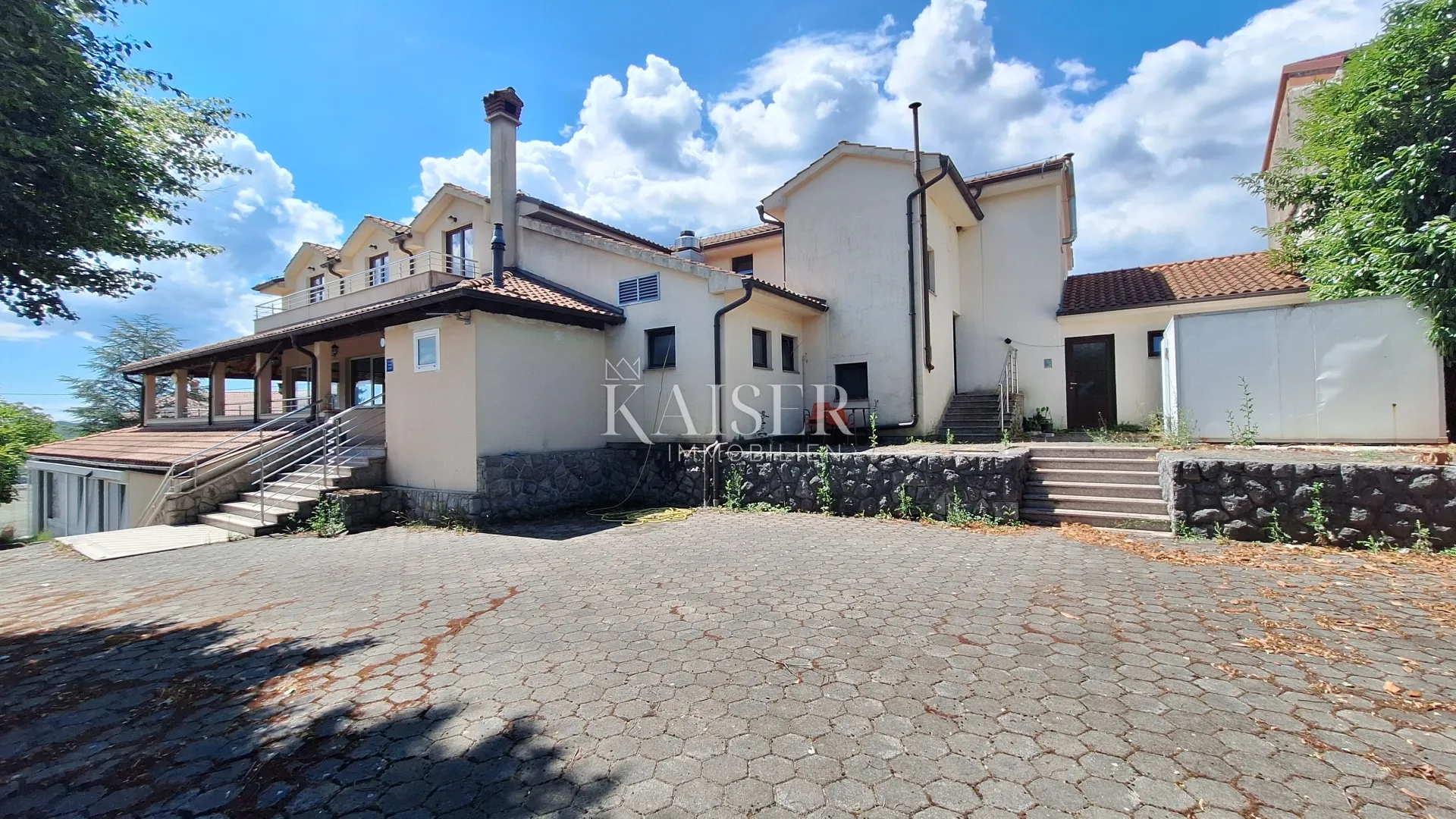 matulji, šapjane, poslovna zgrada na 3 etaže, vanjsko parkiralište,780 m2 korisnog prostora - slika 2