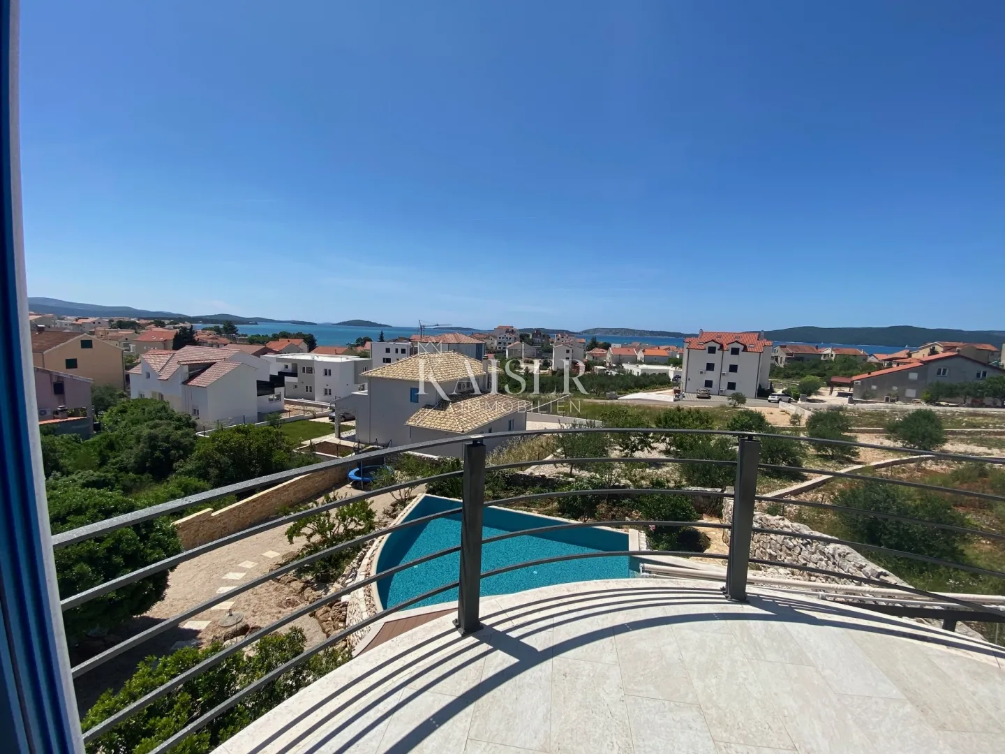 šibenik, brodarica - vila s bazenom i pogledom na more - slika 7