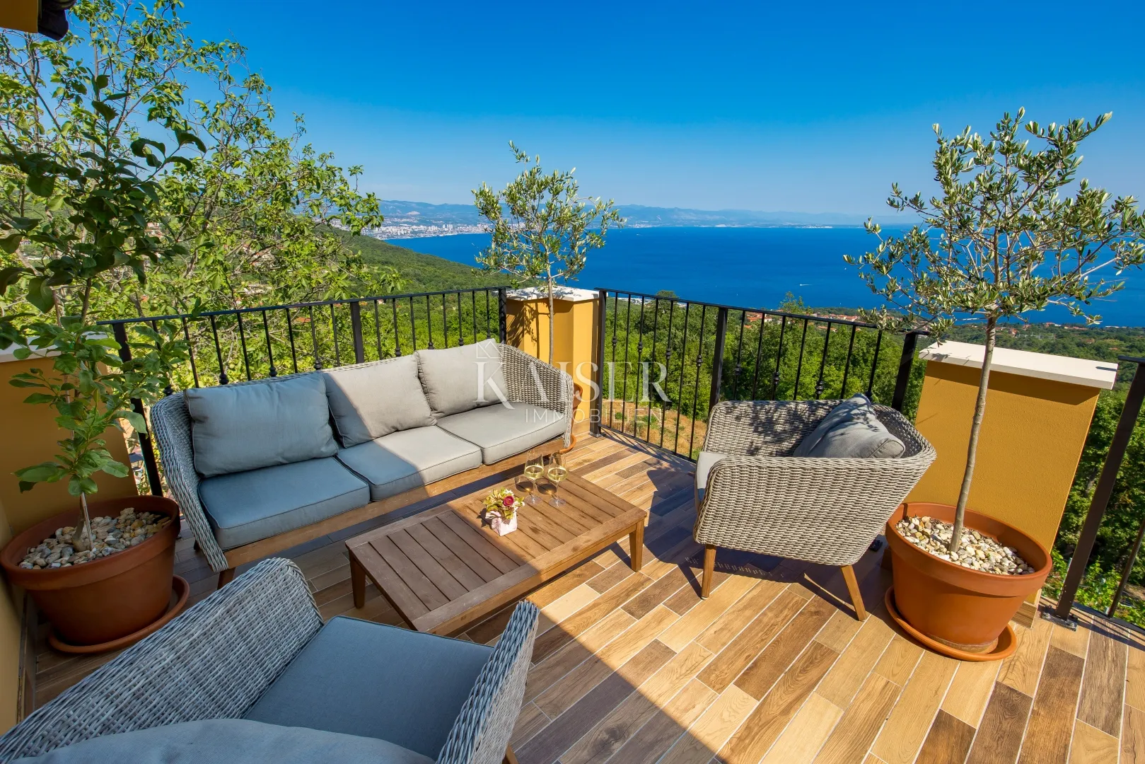 Opatija, Poljane,300 m2 kuće s prekrasnim pogledom na Kvarner za najam - Poljane, Opatija