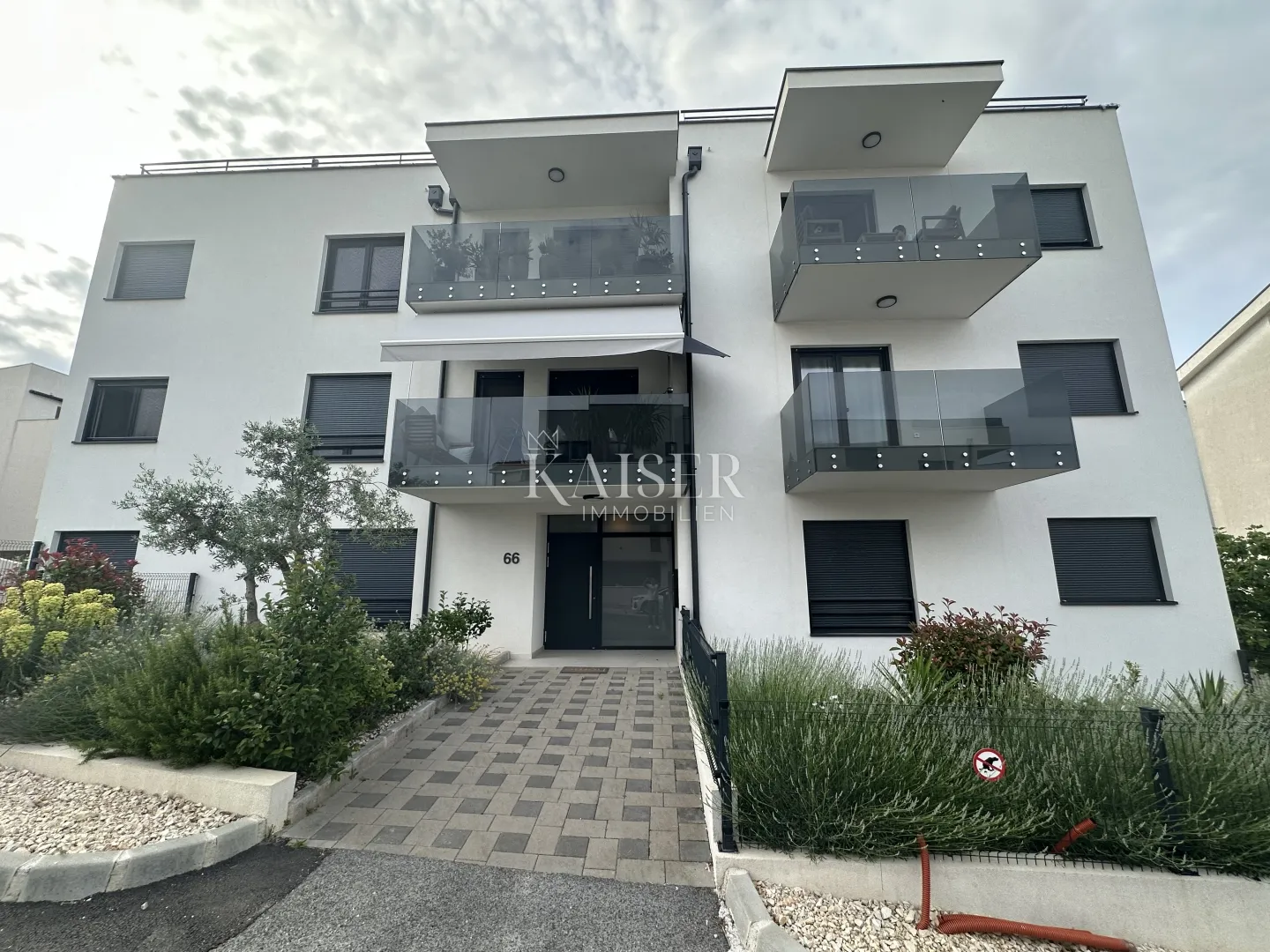 zadar, diklovac - luksuzno namješten dvosoban stan s garažom, parkingom i spremištem - slika 4