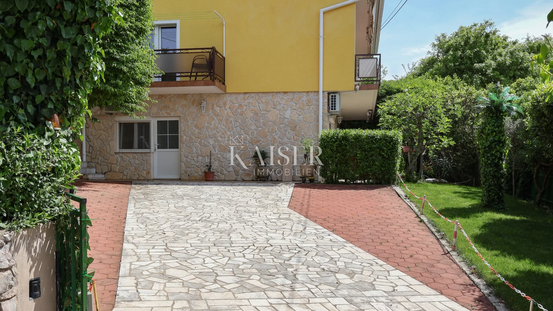 crikvenica, selce - predivna kuća sa okućnicom - slika 2