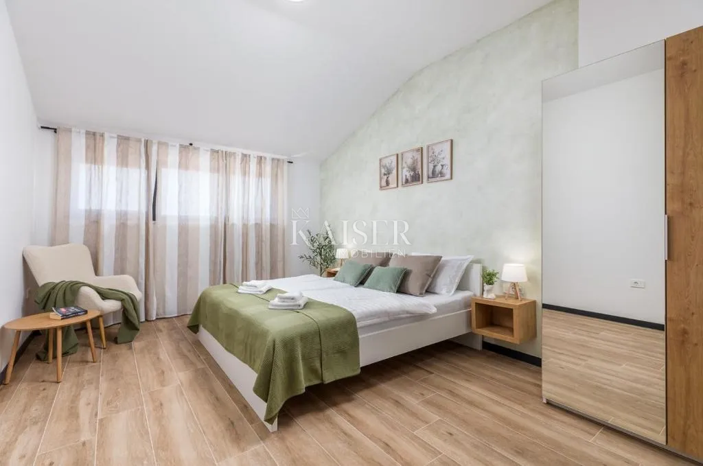 istra, poreč, vila s bazenom i pogledom na more - slika 20