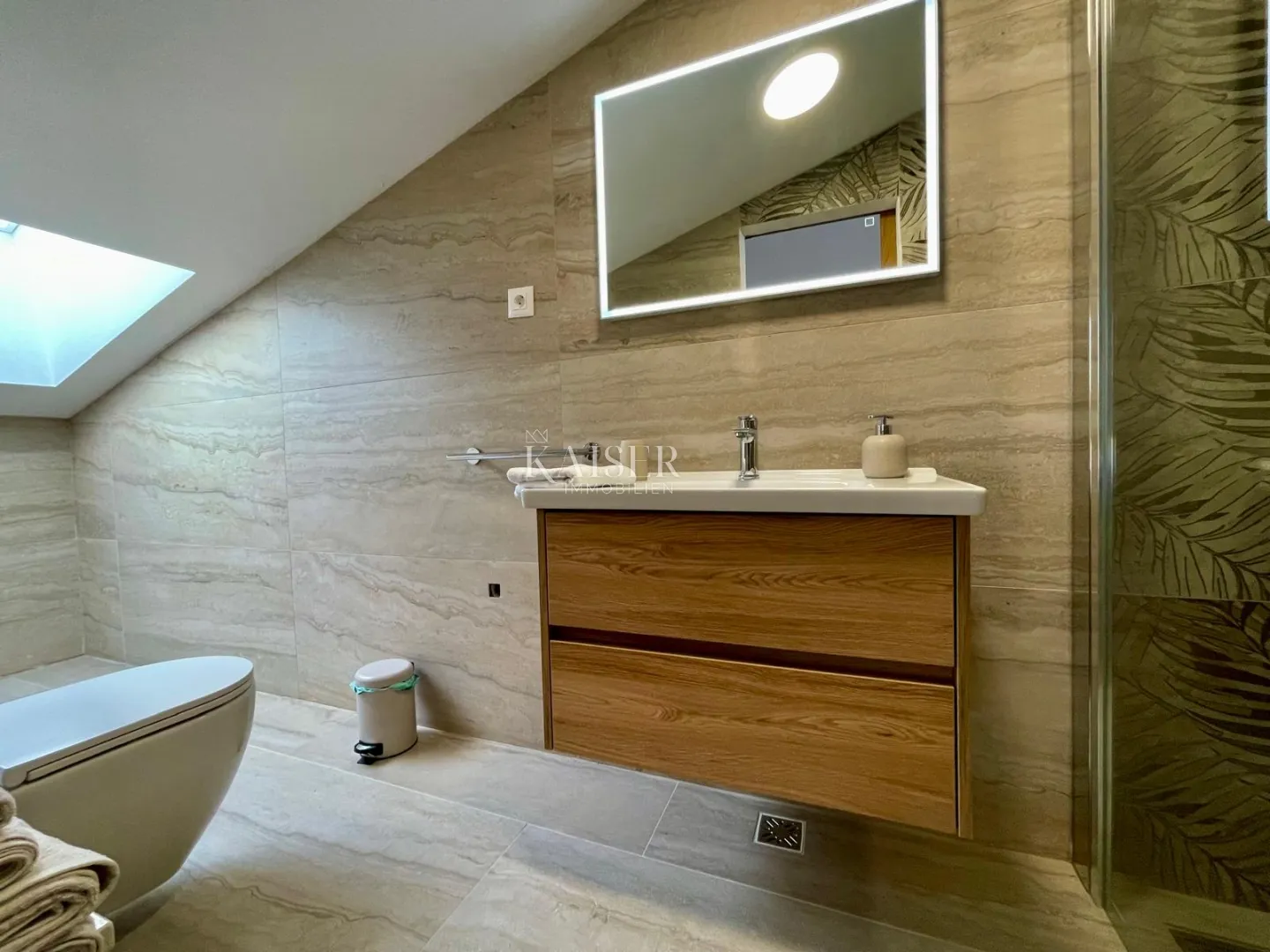 otok pag - ekskluzivni penthouse 118m2 , prvi red do mora - slika 16