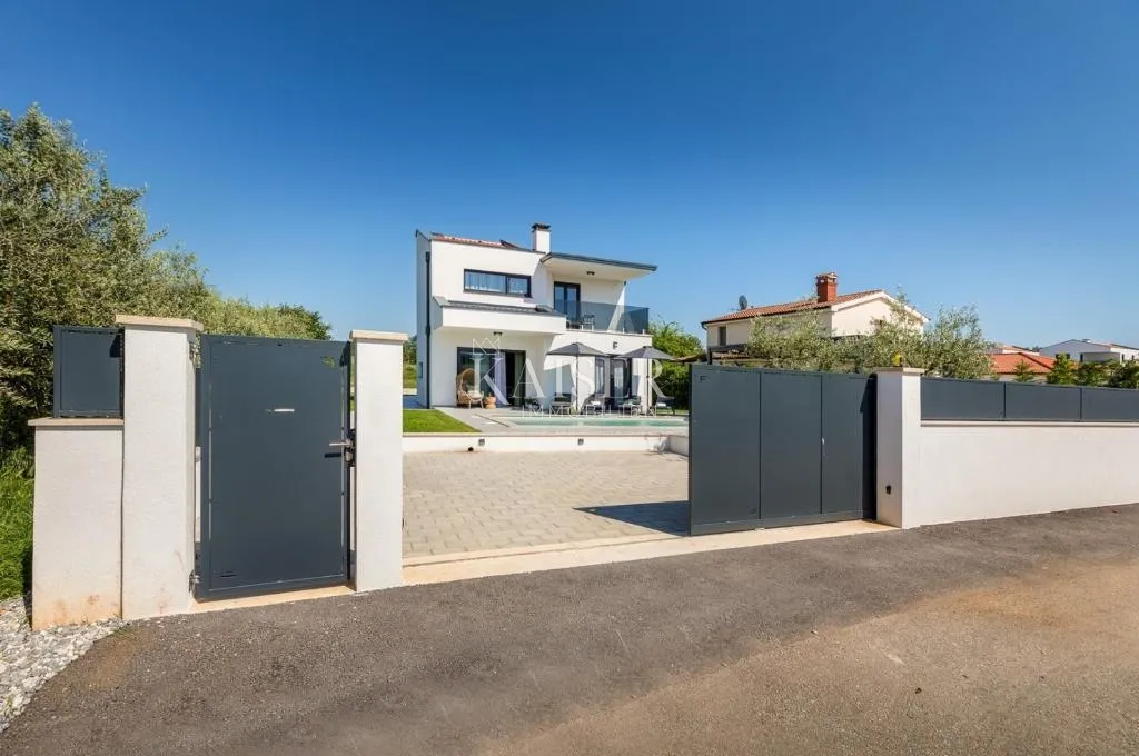 istra, poreč, vila s bazenom i pogledom na more - slika 12