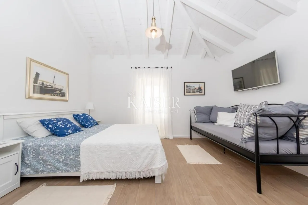 otok ugljan, sutomišćica - kamena kuća prvi red uz more - slika 6