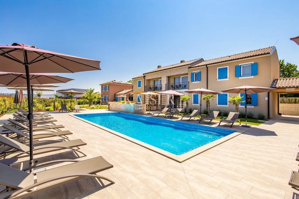istra - poreč, ekskluzivna vila sa 6 apartmana blizu mora - slika 3