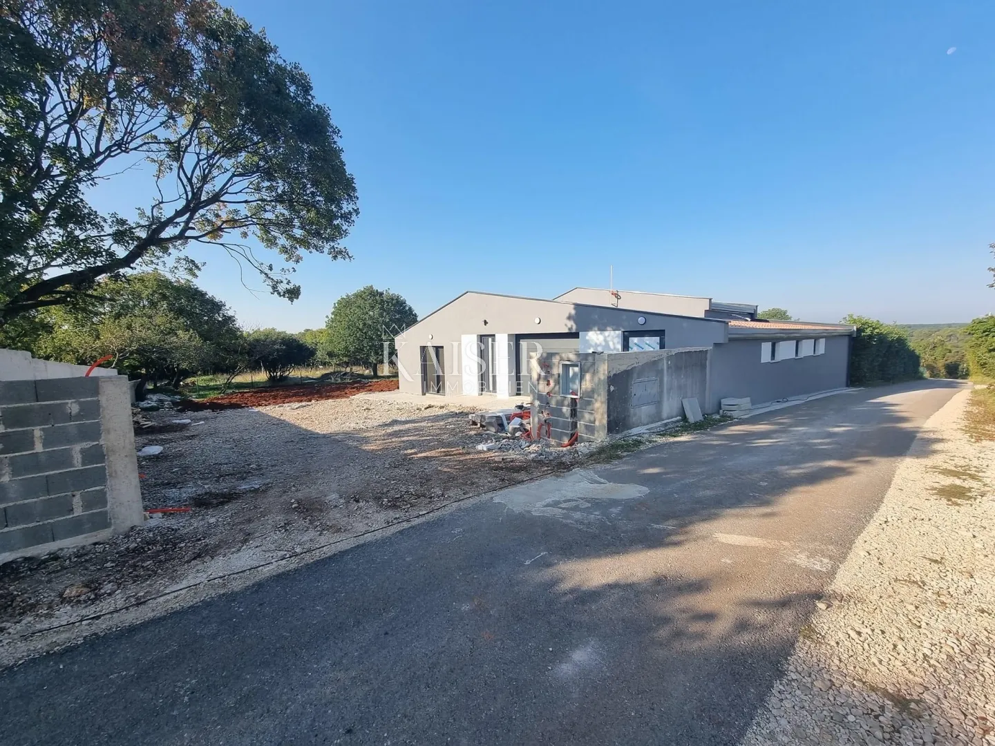 barban - kuća s bazenom 160 m2 i okućnicom 1100 m2 - slika 2