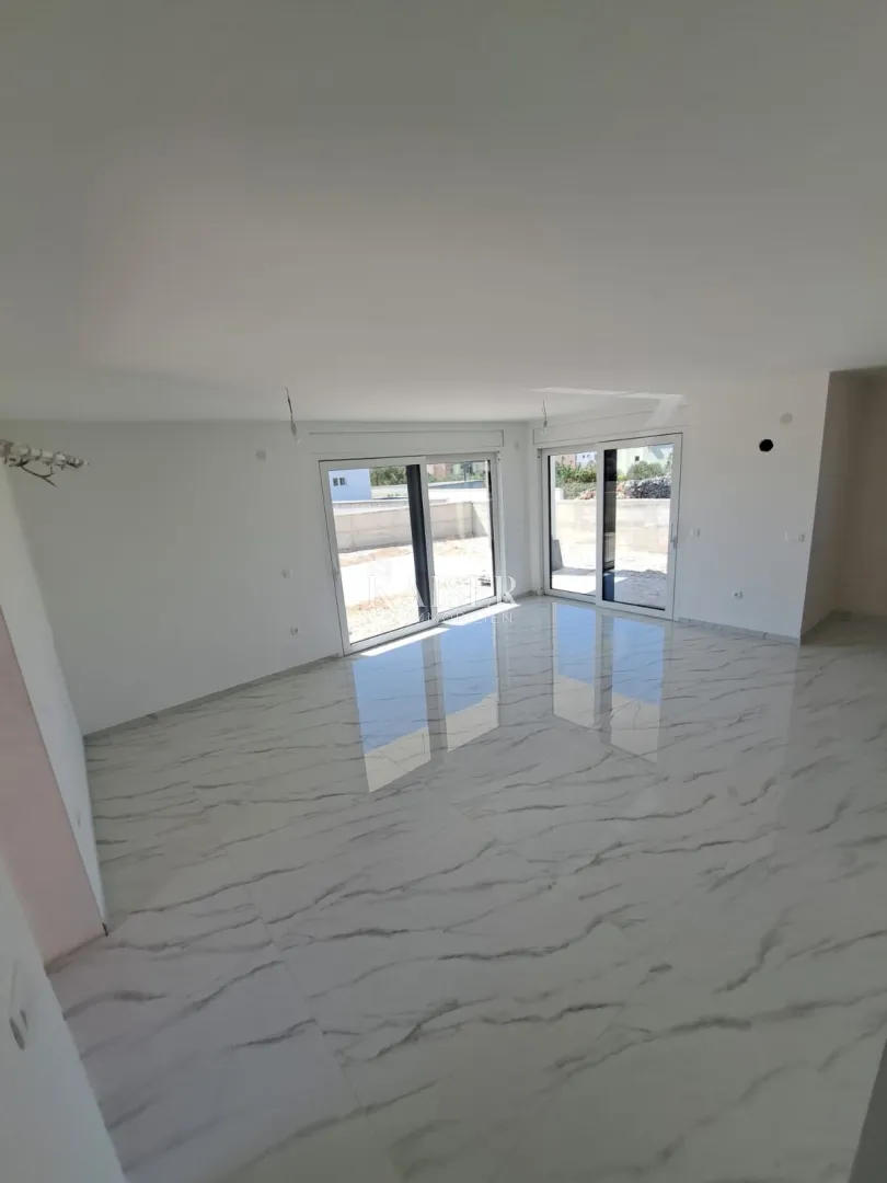 vodice, srima- dvojna kuća s bazenom 250m od mora - slika 9