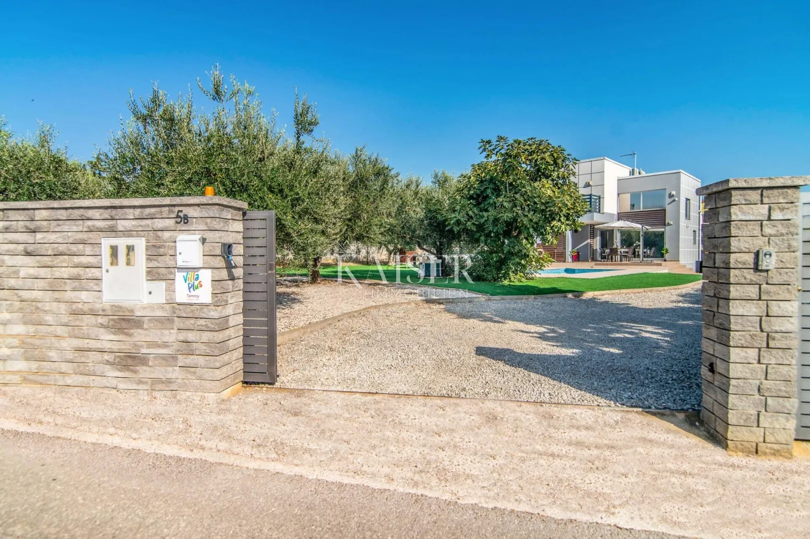 istra, vodnjan- vila s bazenom i pogledom na brijune - slika 9