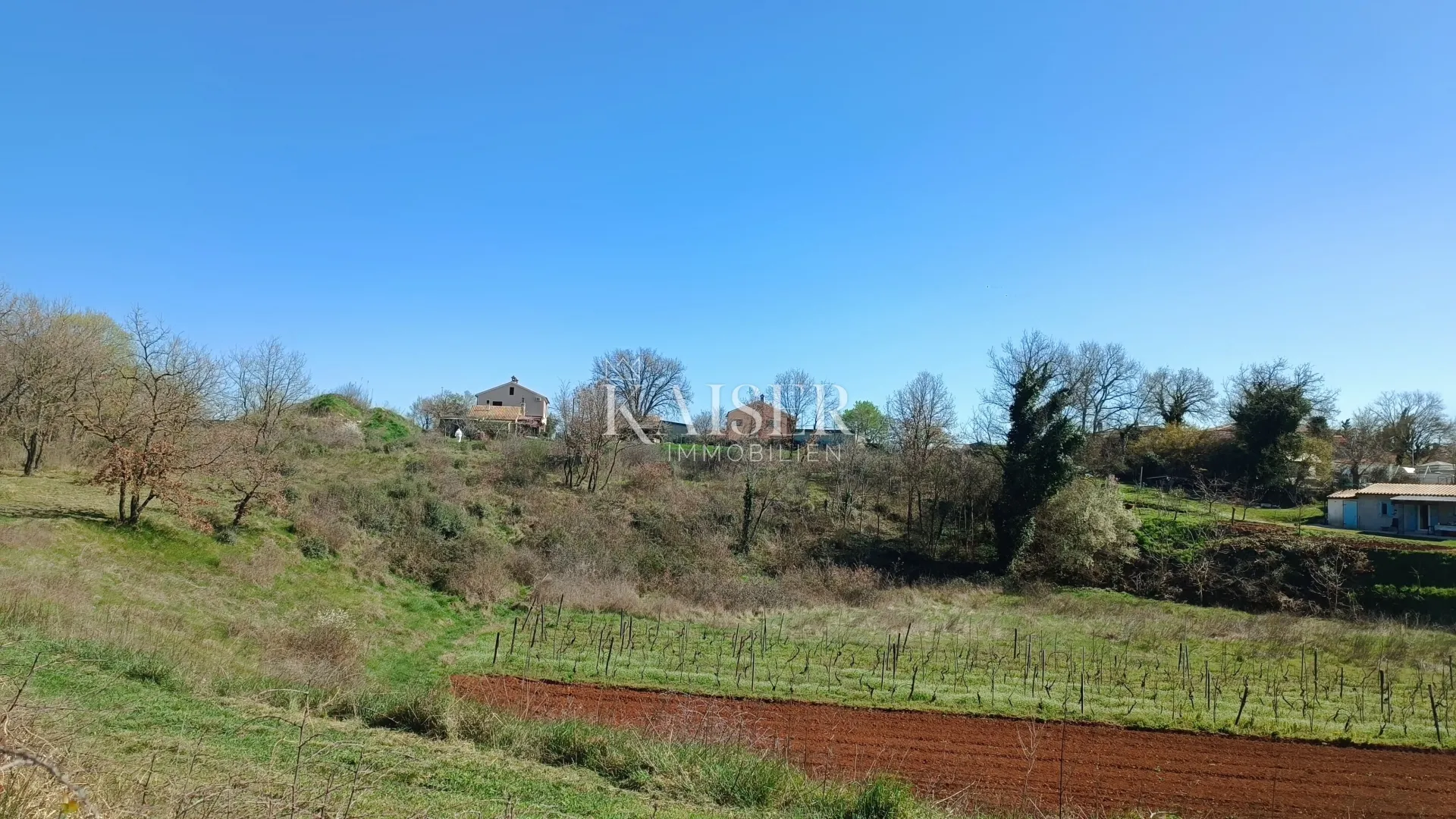 istra, loborika- građevinsko zemljište 2700m2 velikim potencijalom - slika 2