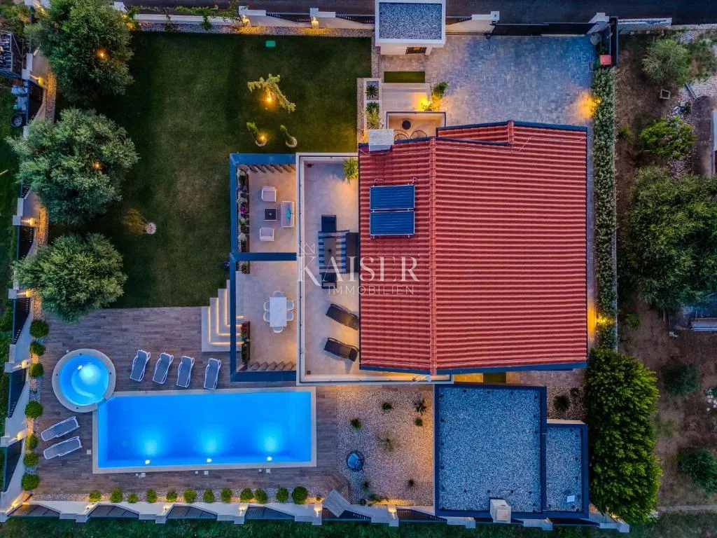 zadar, privlaka – moderna vila okružena maslinicima, vinogradima i nepreglednim poljima koja se stapaju s horizontom mora - slika 49